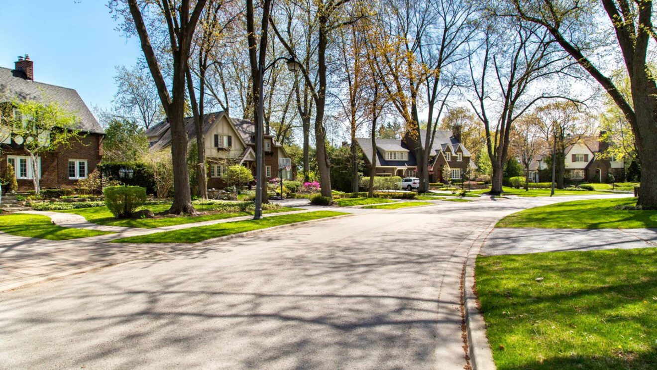 Living in Roseland, Burlington: Neighbourhood Guide